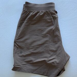 Men's lululemon license to train linerless shorts M